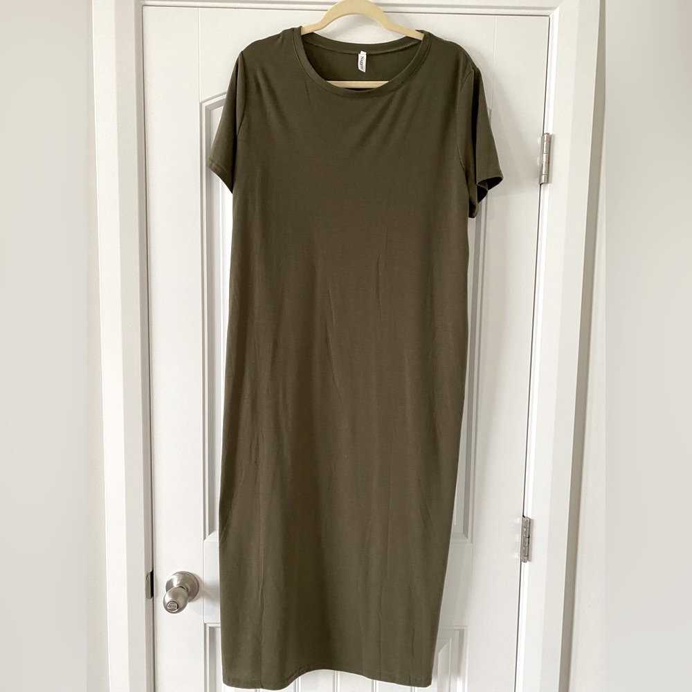 Naggoo maxi dress size xl worn once. Army green color